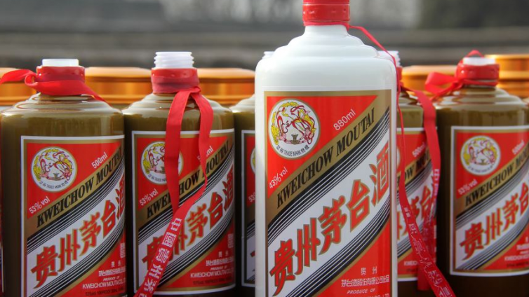 【最智慧商学院】凌晨突发！贵州茅台业绩来了：营收首破1000亿，净利超500亿，拟分红272亿！
